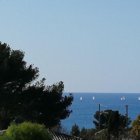 Sanary Les Gorguettes, Studio Avec Terrasse Vue Mer, A 10 Min A Pieds De La Plage Luaran gambar