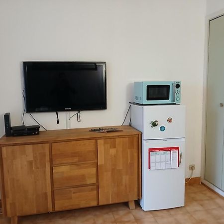 Sanary Les Gorguettes, Studio Avec Terrasse Vue Mer, A 10 Min A Pieds De La Plage Luaran gambar