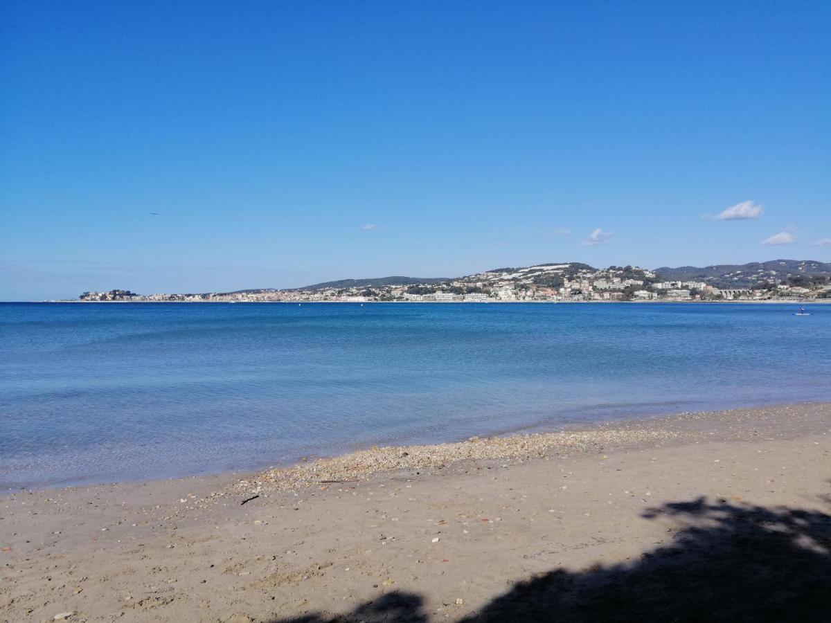 Sanary Les Gorguettes, Studio Avec Terrasse Vue Mer, A 10 Min A Pieds De La Plage Luaran gambar