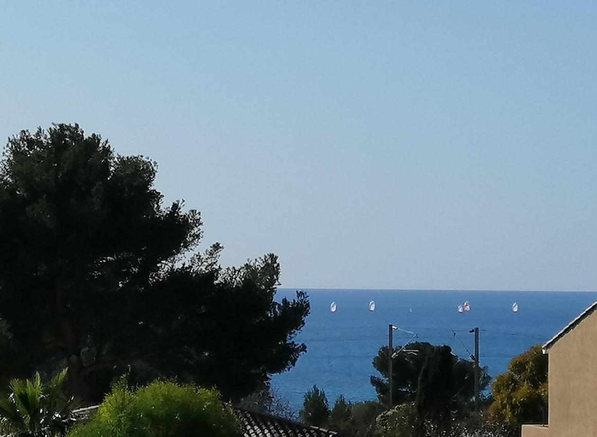 Sanary Les Gorguettes, Studio Avec Terrasse Vue Mer, A 10 Min A Pieds De La Plage Luaran gambar