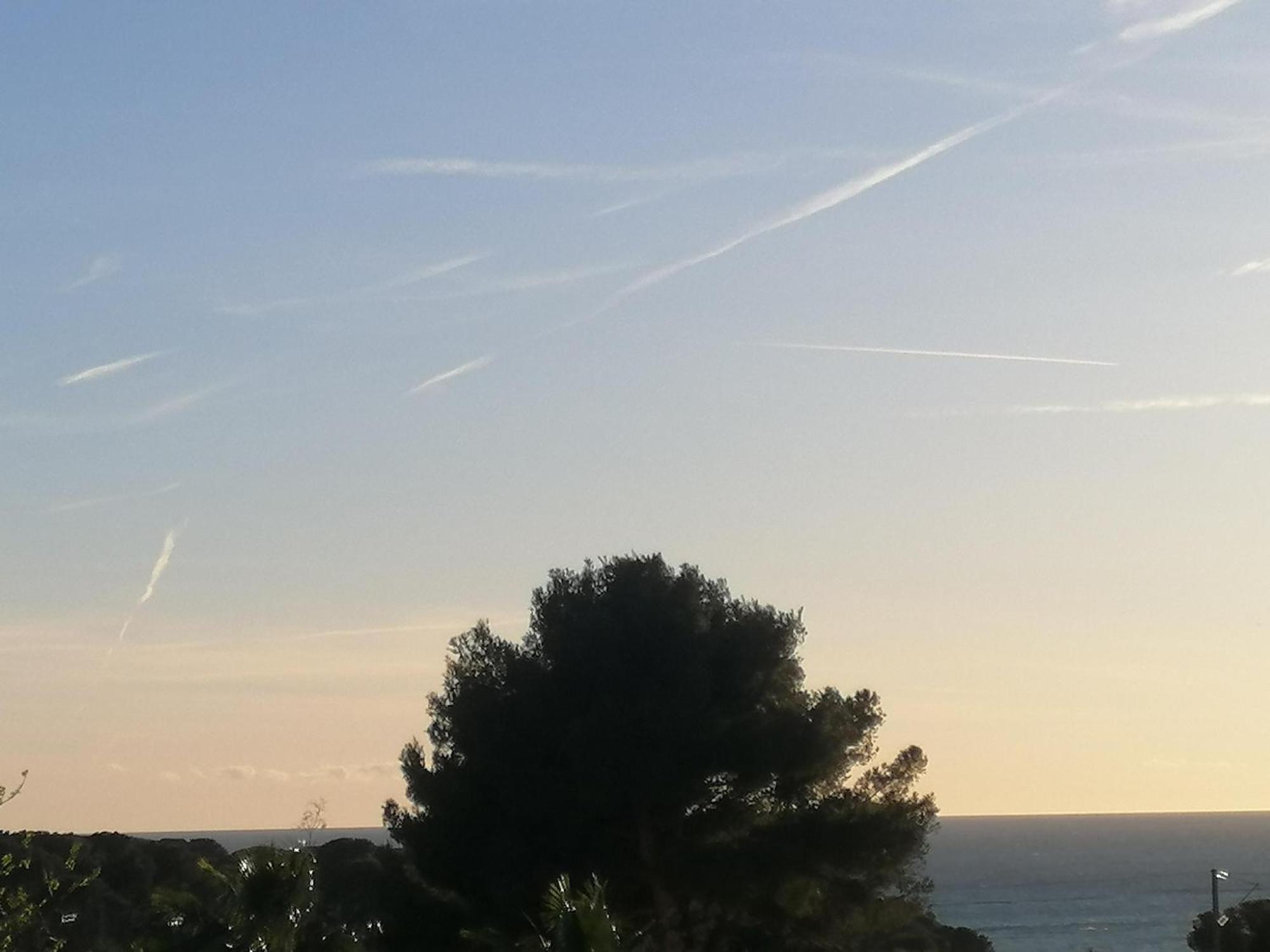 Sanary Les Gorguettes, Studio Avec Terrasse Vue Mer, A 10 Min A Pieds De La Plage Luaran gambar