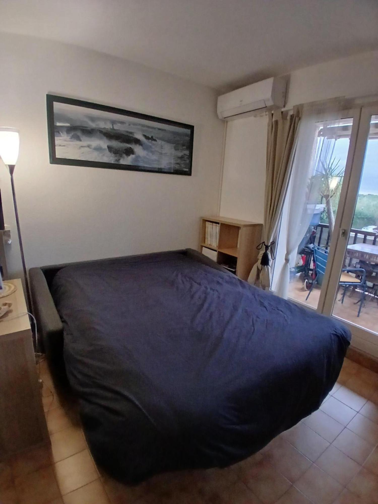 Sanary Les Gorguettes, Studio Avec Terrasse Vue Mer, A 10 Min A Pieds De La Plage Luaran gambar